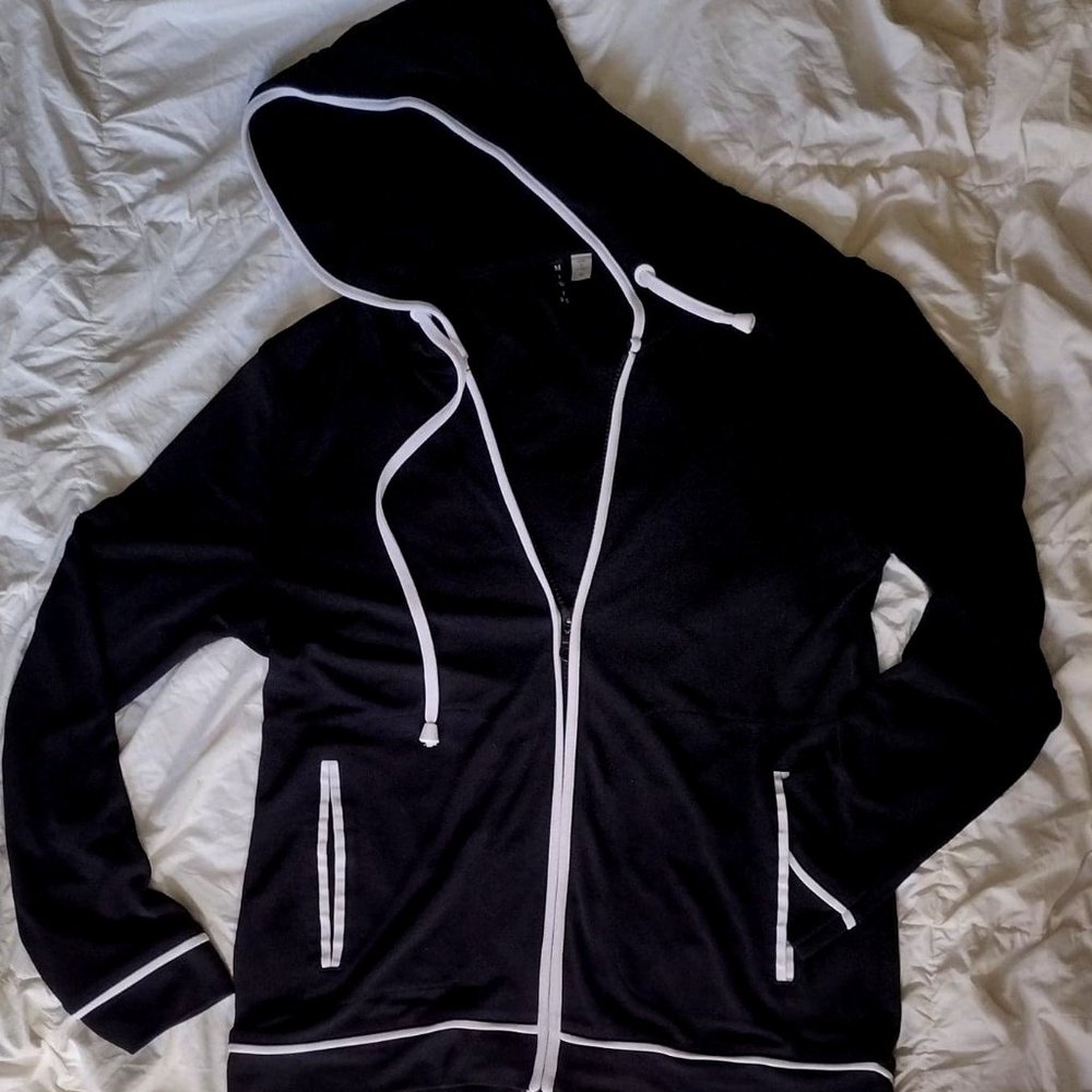 Nearly New Medium Light Weather Athletic Zip Up Hoodie with pockets